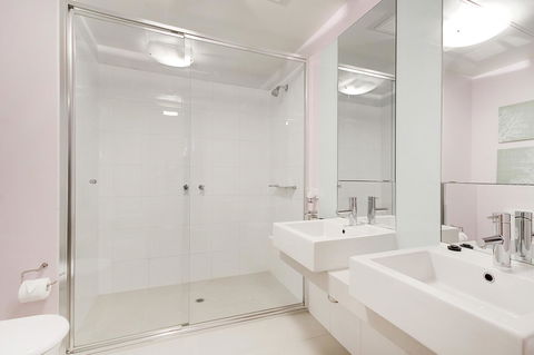 Waterfront Melbourne Apartments - Northern Rivers Accommodation 24