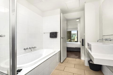 Waterfront Melbourne Apartments - Northern Rivers Accommodation 43