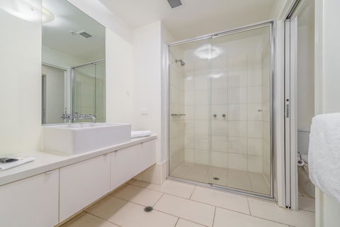 Waterfront Melbourne Apartments - Northern Rivers Accommodation 32