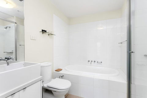 Waterfront Melbourne Apartments - Northern Rivers Accommodation 26