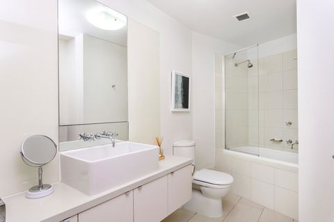 Waterfront Melbourne Apartments - Northern Rivers Accommodation 37