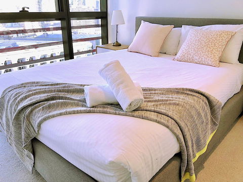 Pride Docklands Waterfront Apartment City View - Northern Rivers Accommodation 41