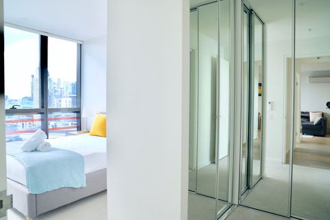 Pride Docklands Waterfront Apartment City View - Northern Rivers Accommodation 23