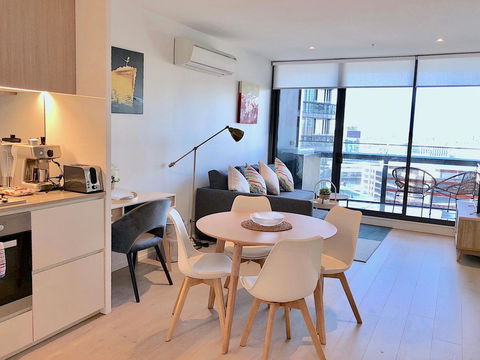 Pride Docklands Waterfront Apartment City View - Northern Rivers Accommodation 5