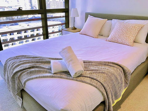 Pride Docklands Waterfront Apartment City View - Northern Rivers Accommodation 1