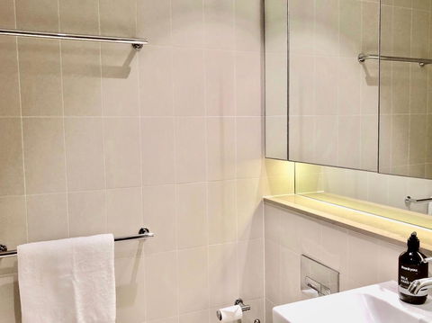 Pride Docklands Waterfront Apartment City View - Northern Rivers Accommodation 34