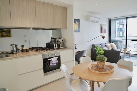 Pride Docklands Waterfront Apartment City View - Northern Rivers Accommodation 14