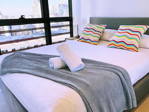 Pride Docklands Waterfront Apartment City View - Northern Rivers Accommodation 26