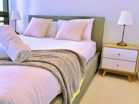 Pride Docklands Waterfront Apartment City View - Northern Rivers Accommodation 25