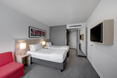 Travelodge Hotel Melbourne Docklands - Northern Rivers Accommodation 1