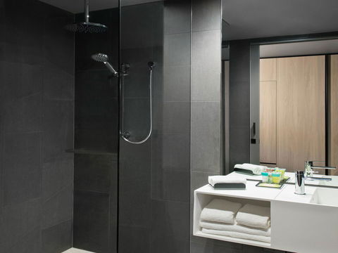 Vibe Hotel Melbourne Docklands - Northern Rivers Accommodation 16