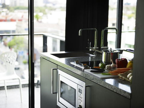 The Cullen Melbourne - Art Series - Northern Rivers Accommodation 11
