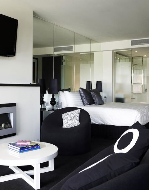 The Cullen Melbourne - Art Series - Northern Rivers Accommodation 26