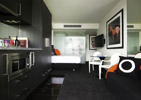 The Cullen Melbourne - Art Series - Northern Rivers Accommodation 17