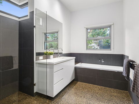 Aireys Ocean View - Northern Rivers Accommodation 9