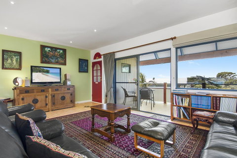 Black Dolphin Beach Penthouse - Northern Rivers Accommodation 9