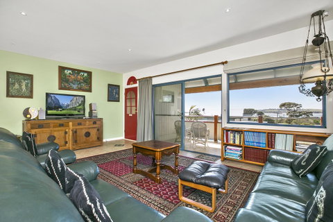 Black Dolphin Beach Penthouse - Northern Rivers Accommodation 18