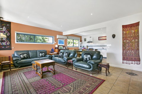 Black Dolphin Beach Penthouse - Northern Rivers Accommodation 5
