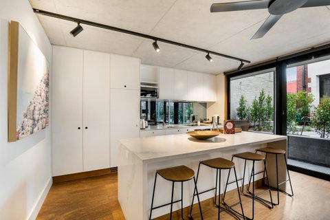 Stylish Apartment In Unique Church Development - Northern Rivers Accommodation 6