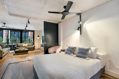 Stylish Apartment In Unique Church Development - Northern Rivers Accommodation 10