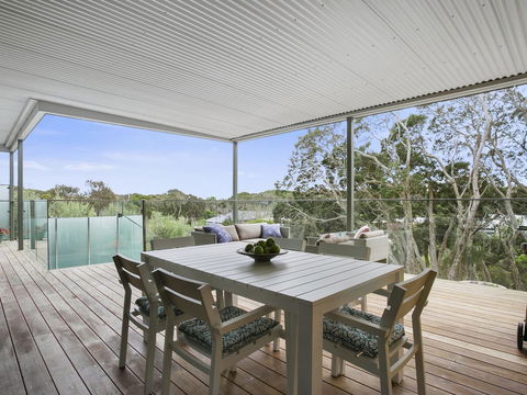Lansdowne Villa - With Swimming Pool - Northern Rivers Accommodation 7