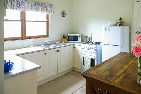 Miss Pym's Cottage - Northern Rivers Accommodation 26