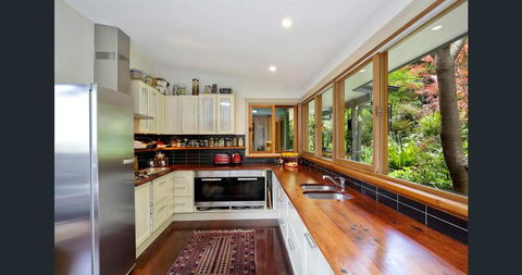 The Black Cockatoo - Secret Garden Mountains Home - Northern Rivers Accommodation 2