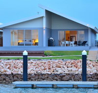 The Carnarvon Luxury Canal Home - Northern Rivers Accommodation