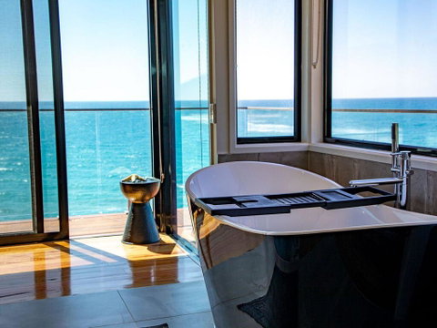 THE DECK HOUSE - A WYE RIVER ICON - Northern Rivers Accommodation 2