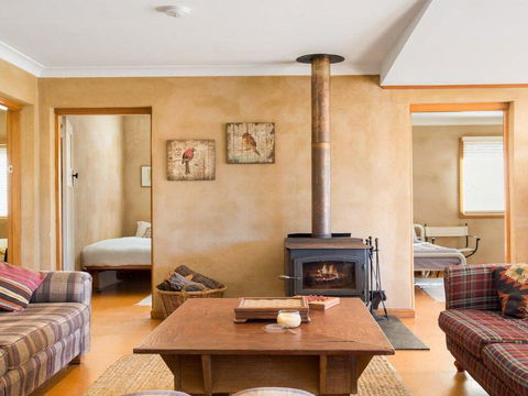 The Farmhouse - Grape Vines And Rolling Green Hills - Northern Rivers Accommodation 2
