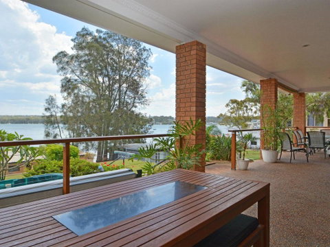 The House On The Lake @ Fishing Point, Lake Macquarie - Honestly Put The Line In And Catch Fish - Northern Rivers Accommodation 0