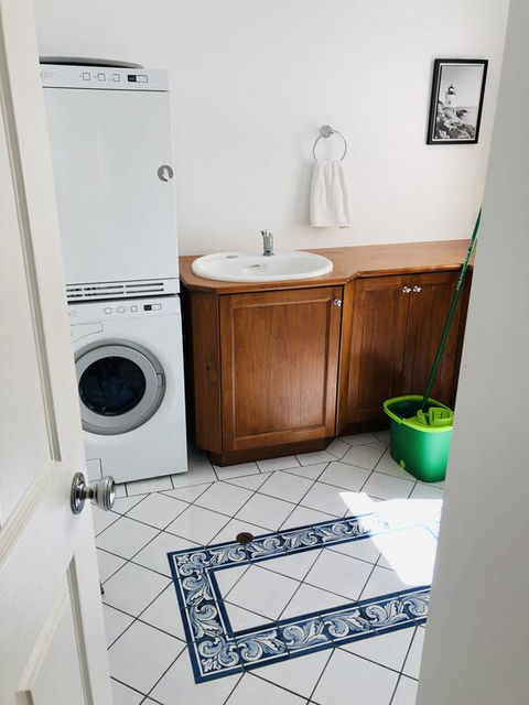 The Light And Bright Yellow Beach House - Northern Rivers Accommodation 3