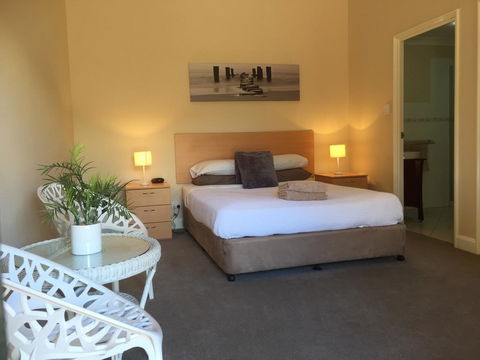 The Nosh & Nod - Howick Street - Northern Rivers Accommodation 0