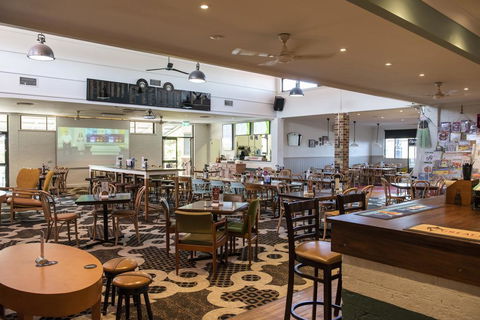 The Oaks Hotel - Northern Rivers Accommodation 1