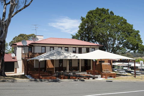 The Oaks Hotel - Northern Rivers Accommodation 0