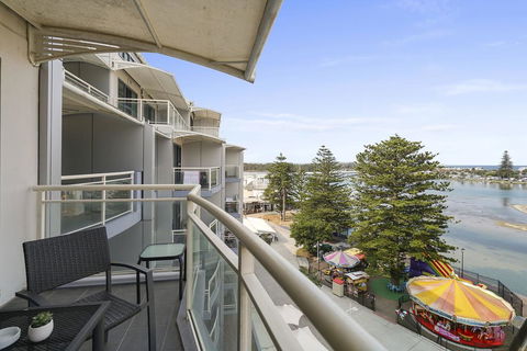 The Oaks Waterfront Resort, Unit 509 - Northern Rivers Accommodation 1