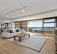The Penthouse  Point Cartwright - INSTANT HOTEL WINNER 2019 - Northern Rivers Accommodation