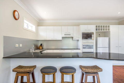 The Sands - 4/46 Jones Avenue Mollymook - Northern Rivers Accommodation 1