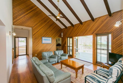 The Sun And The Sea In Hervey Bay - Northern Rivers Accommodation 2