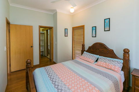 The Sun And The Sea In Hervey Bay - Northern Rivers Accommodation 3