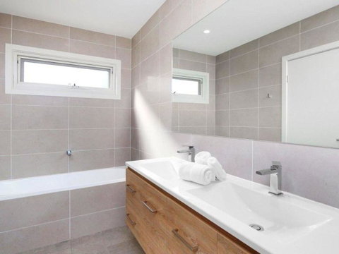 The Wharf House - Budgewoi - Northern Rivers Accommodation 3