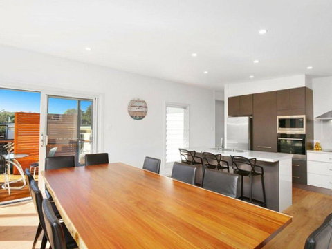 The Wharf House - Budgewoi - Northern Rivers Accommodation 0