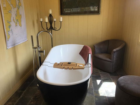 The Woolshed And Farmhouse Blue, Bruny Island - Northern Rivers Accommodation 3