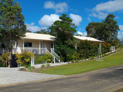 Tinaroo Sunset Retreat - Northern Rivers Accommodation 0