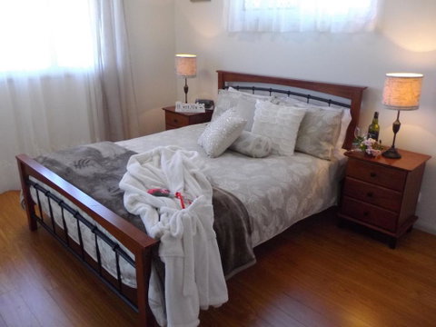 Tinaroo Sunset Retreat - Northern Rivers Accommodation 3