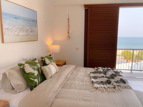 Top Floor Kings Beach Views With Private Rooftop Terrace With Spa Bath - Northern Rivers Accommodation 2