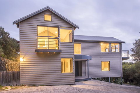 Top Of The Hill - Northern Rivers Accommodation 0