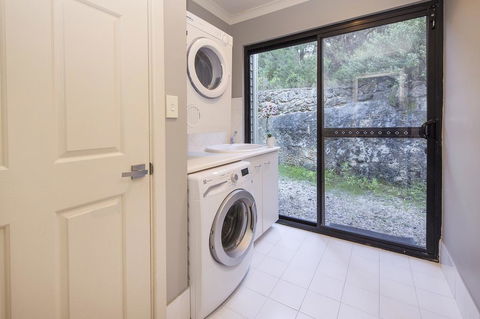 Top Of The Hill - Northern Rivers Accommodation 3