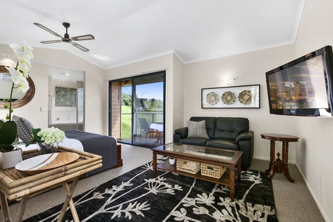 Top Of The Hill - Northern Rivers Accommodation 1