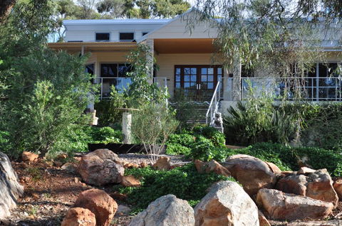 Tree Lodge - Northern Rivers Accommodation 0